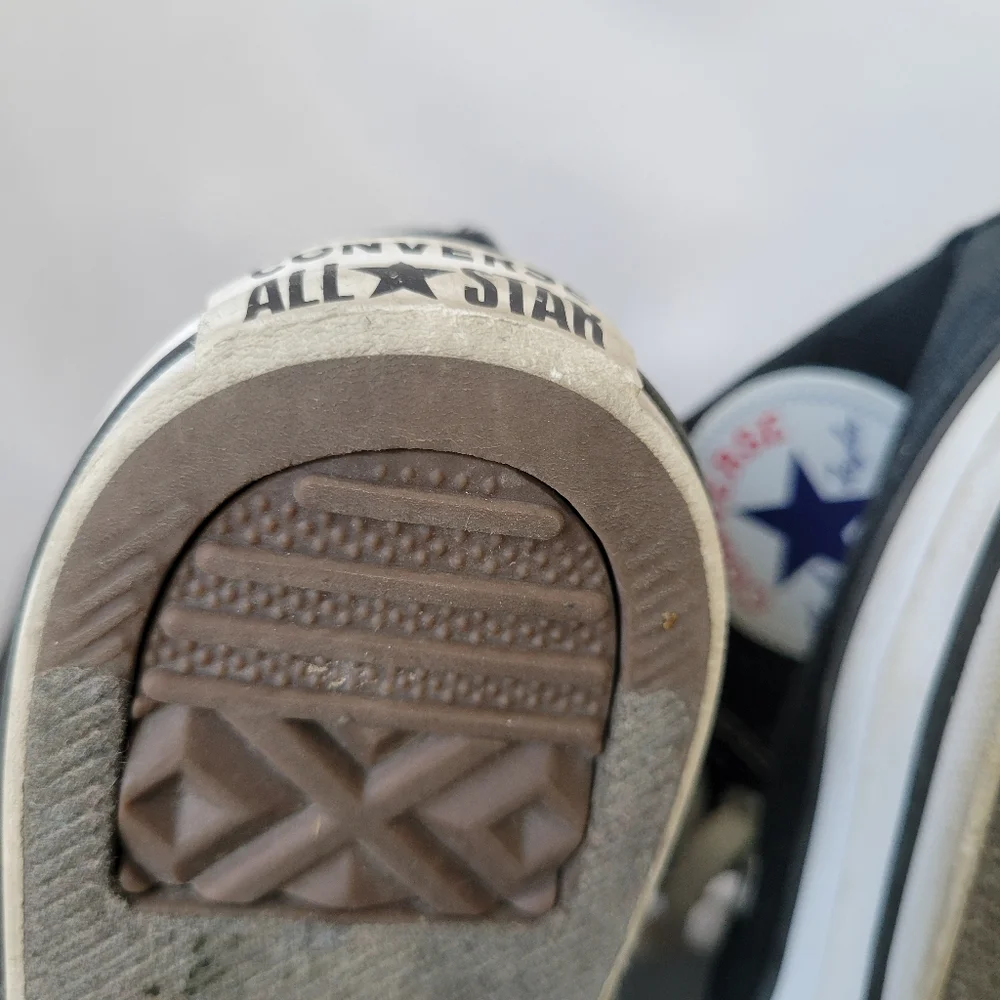 Converse Chuck Taylor All Star High Top Unisex Kids Sneakers Youth 2.5‎